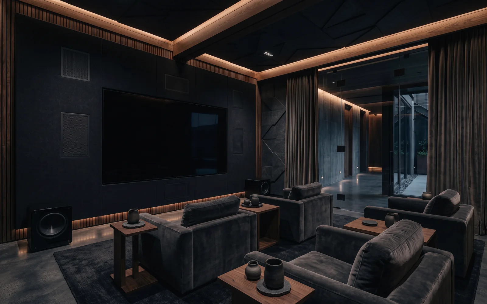 Sala de cine privada con pantalla grande y salas modulares en semicírculo