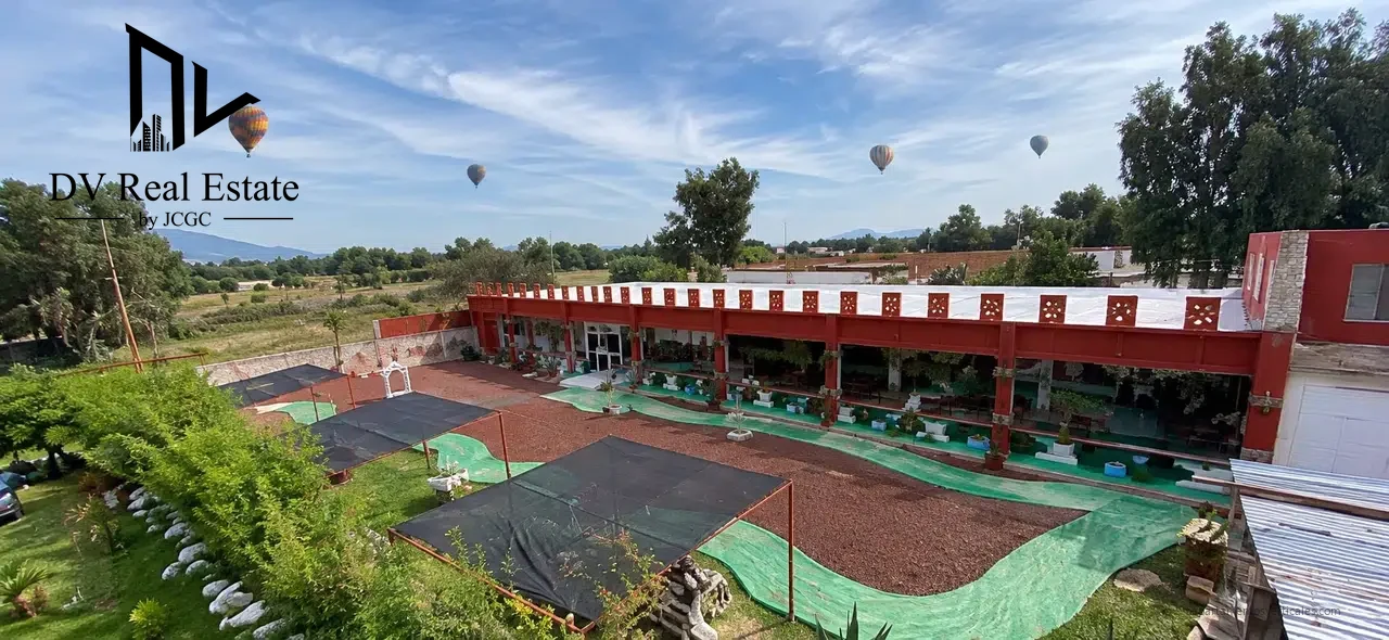 Espacio comercial en renta frente a las pirámides — fotografía 1